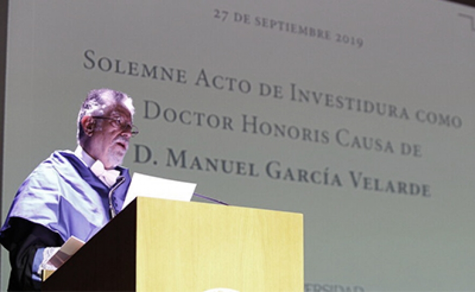 El Dr. D. Manuel García Velarde ha recibido el Doctorado Honoris Causa de la Universidad de Almería